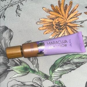 Tarte Maracuja Juicy Glow - 38N medium tan neutro